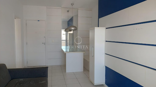 sala de estar arejada , ventilada e bem iluminada