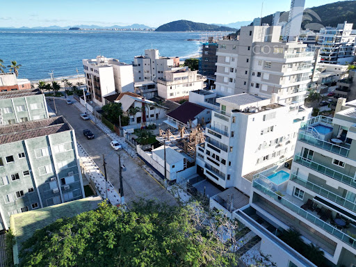 Amplo Apartamento 4 Dorms: Praia Mansa e Praia Brava