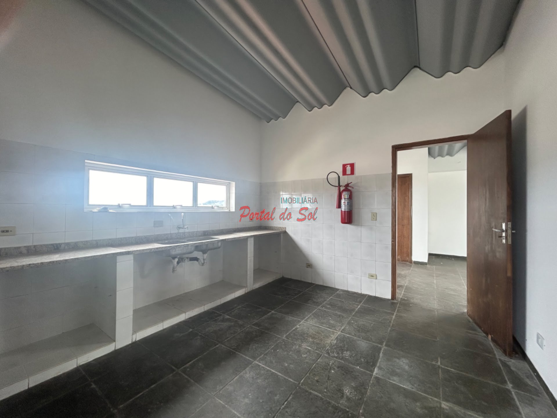 Comercial para alugar com 1 banheiro e 400m² no Centro, Santo Antônio da Platina (PR) — foto 10 de 11