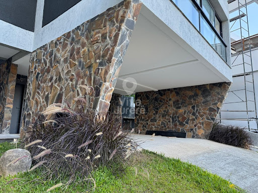 Casa em Canasvieiras  -  Florianópolis