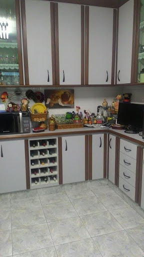 cozinha com armários planejados