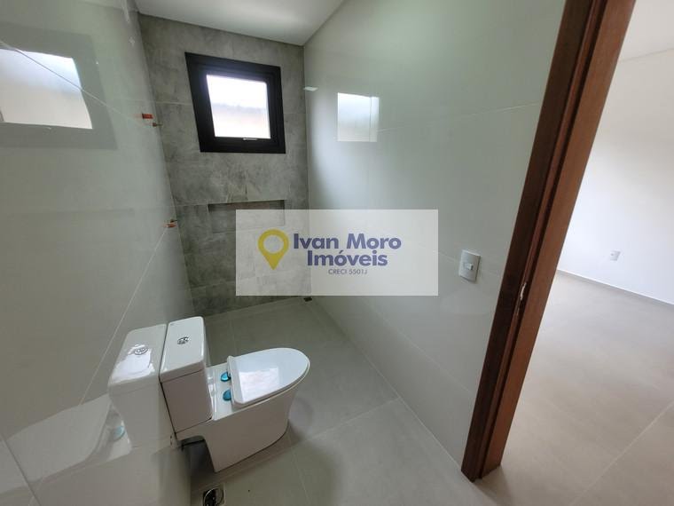 Casa à venda com 4 quartos, 3 suítes, 4 vagas e 270m² no São João do Rio Vermelho, Florianópolis (SC) — foto 22 de 27