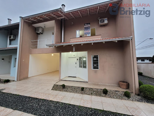 Casa para Locação em Bom Retiro, Joinville | 3 Dorms


