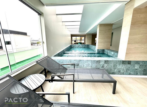 Piscina interna aquecida 
