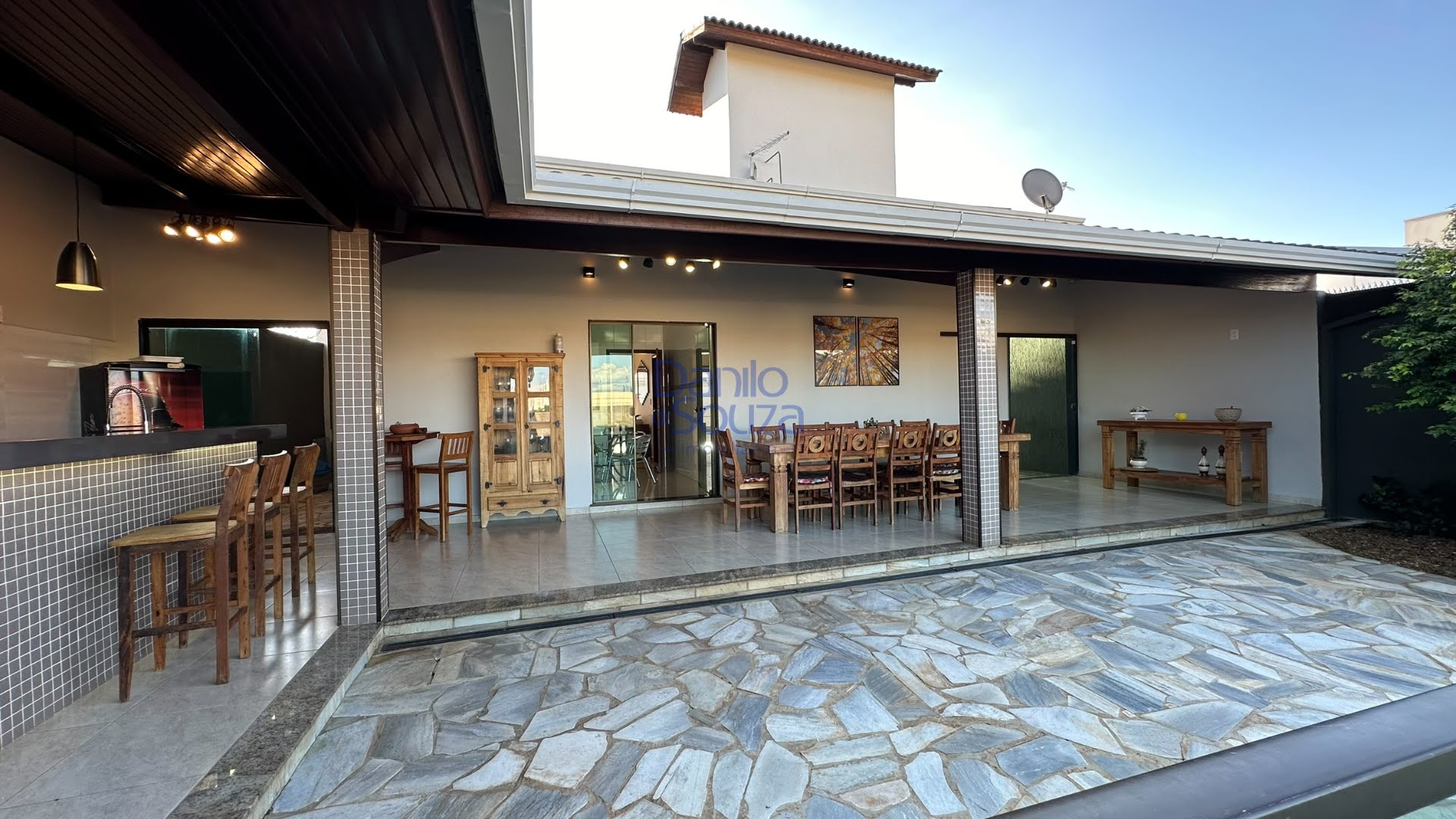Casa à venda com 3 quartos, 2 vagas e 360m² no Jardim Imperial, Araxá — foto principal