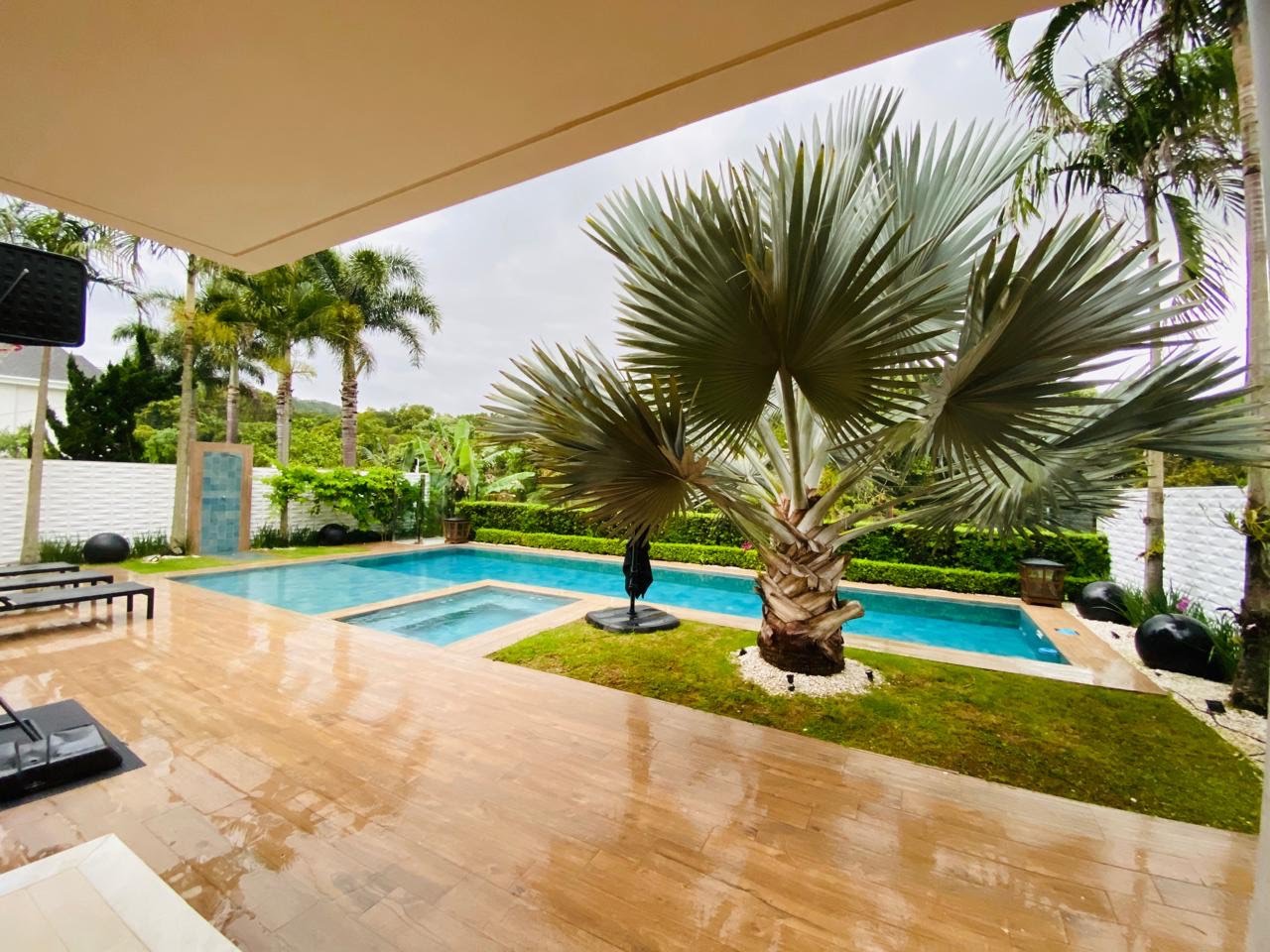 Casa à venda com 5 quartos, 4 suítes, 3 vagas e 967m² no Jurerê Internacional, Florianópolis (SC) — foto 15 de 30