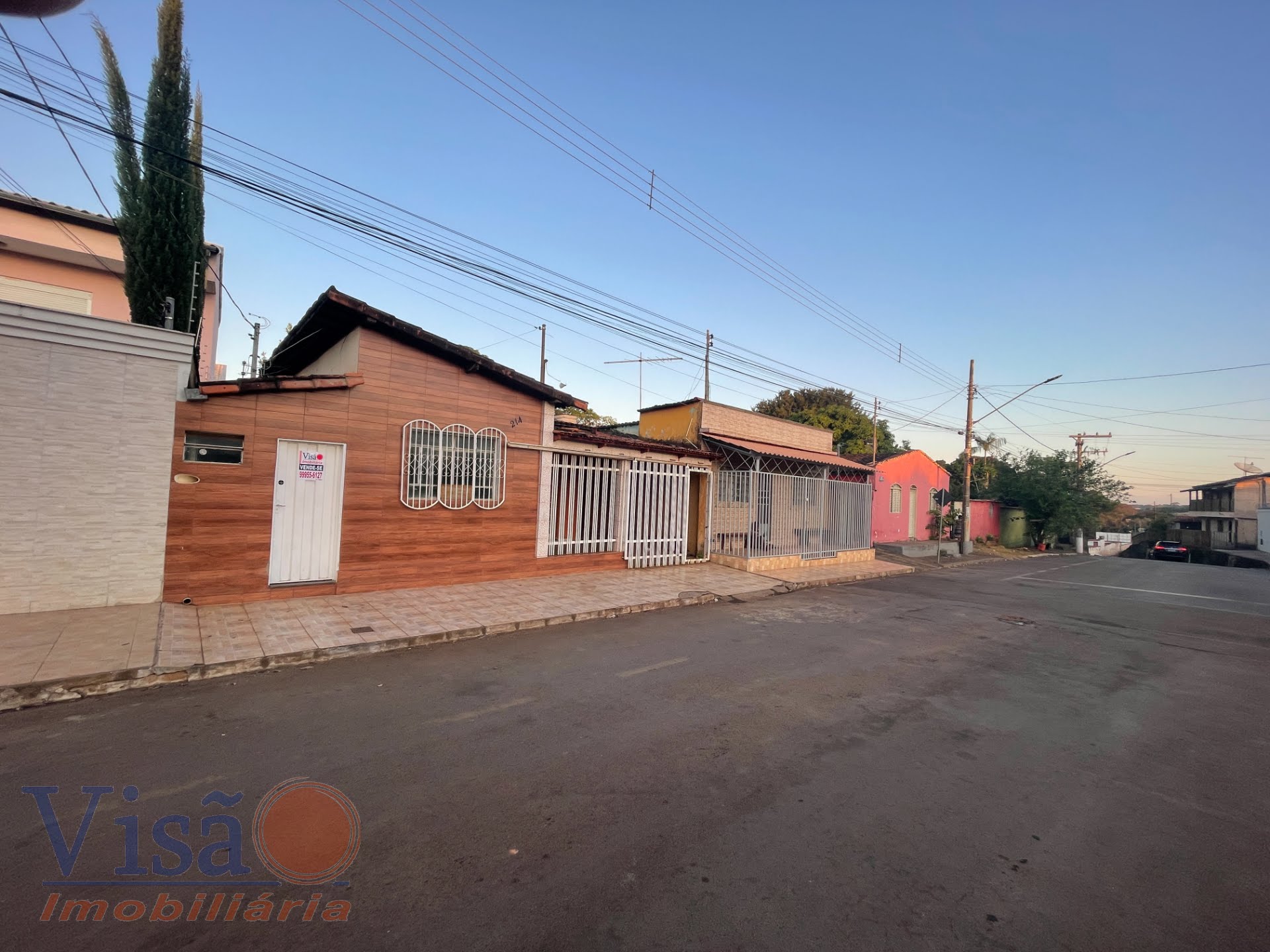Casa à venda com 3 quartos, 2 banheiros, 1 vaga e 90m² no Santana, Paracatu — foto principal