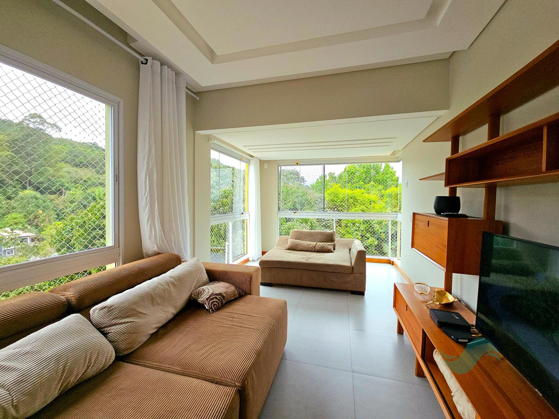 Sala de estar com TV