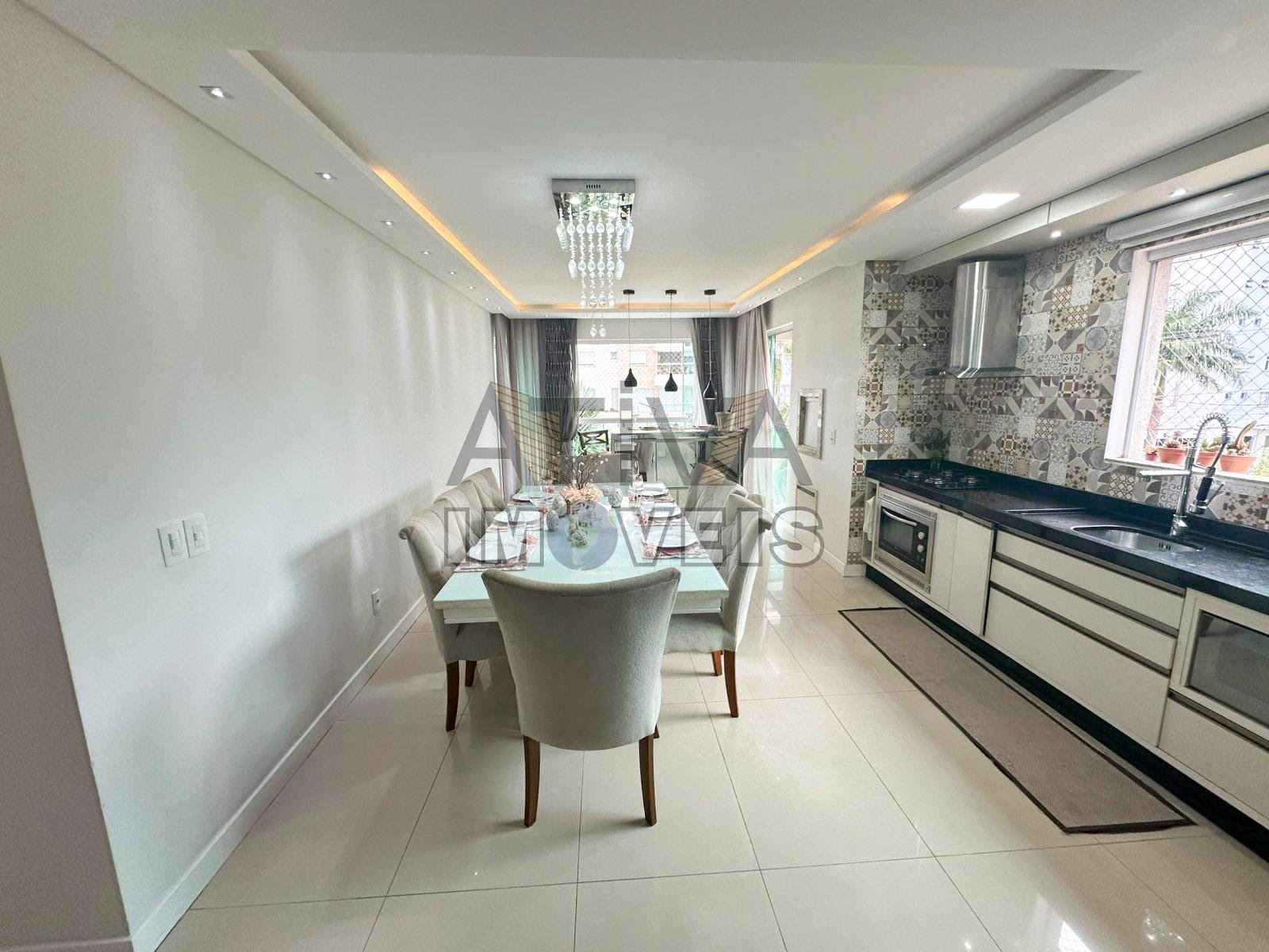 Cozinha e sala jantar