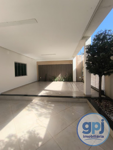 Casa para Locação em Francisco Lucas, Nova Serrana | 4 Dormitórios, 1 Suíte, 3 Banheiros