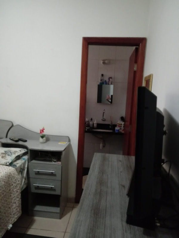 Casa à venda com 7 quartos, 3 suítes, 7 vagas e 220m² no Jaqueline, Belo Horizonte (MG) — foto 17 de 23
