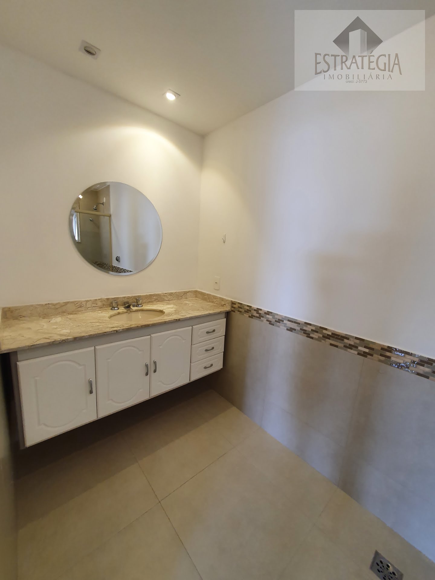 Apartamento à venda com 3 quartos, 1 suíte, 2 vagas e 120m² no Valparaíso, Petrópolis (RJ) — foto 11 de 28