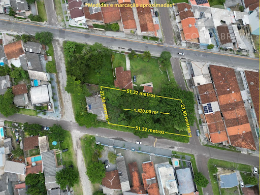 Terreno de Esquina: Amplo Potencial Construtivo, Matinhos