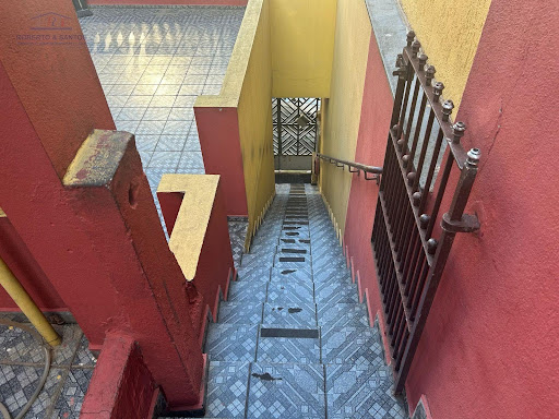 Escadas de acesso a casa