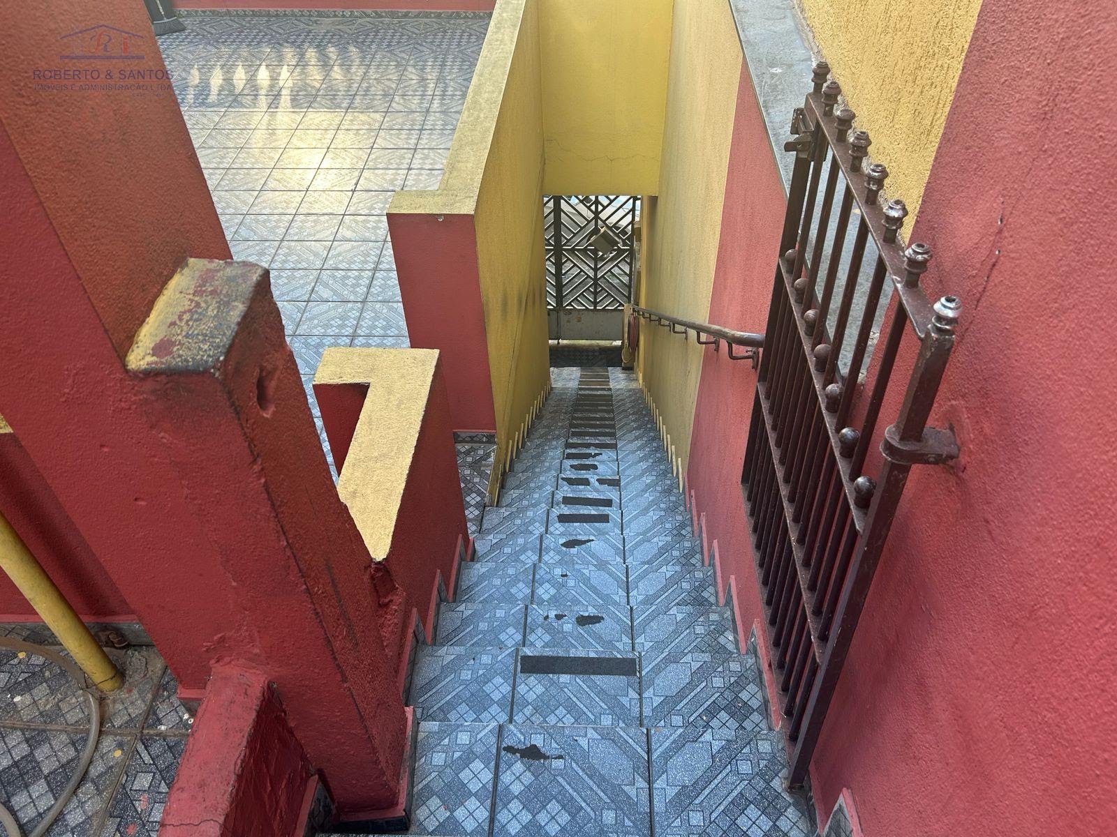 Escadas de acesso a casa