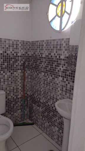 Sala Comercial 15m² com banheiro.