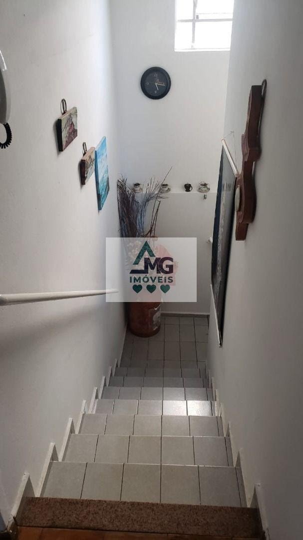 Casa à venda com 4 quartos e 3 banheiros no Chácara das Rosas, Três Corações (MG) — foto 12 de 23