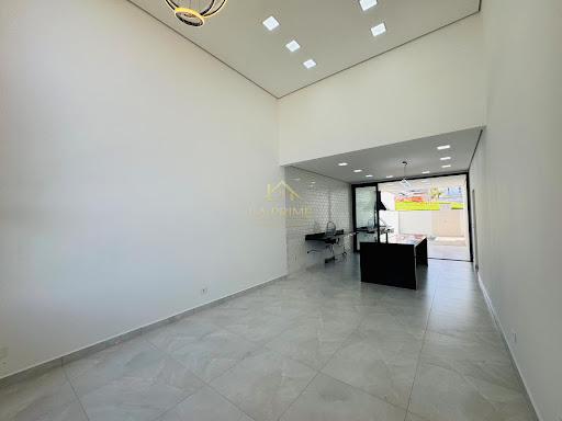 Casa de condomínio em Cajuru do Sul - Sorocaba, SP - 03 Dormitórios - 03 Suites - 04 Banheiros - 04 Vagas - Piscina