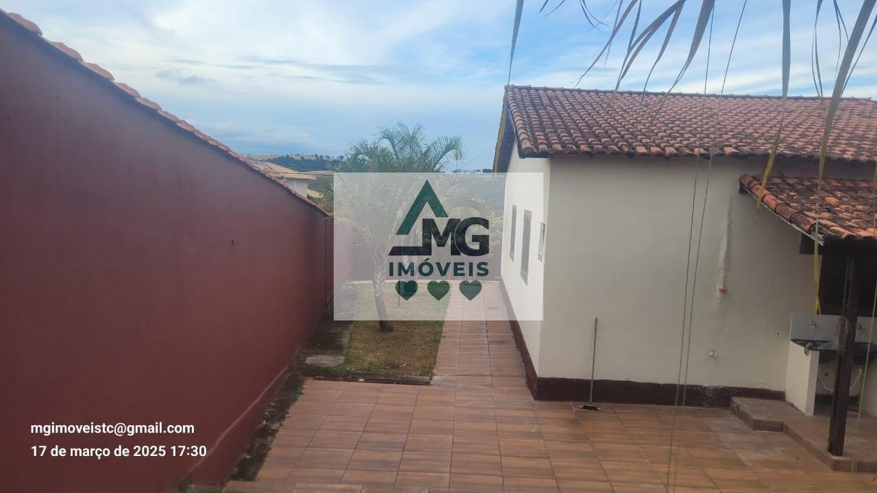Casa à venda com 3 quartos, 1 suíte, 4 vagas e 450m² no Jardim das Magnólias, Três Corações (MG) — foto 3 de 12