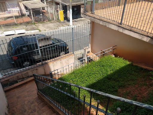 Entrada e jardim