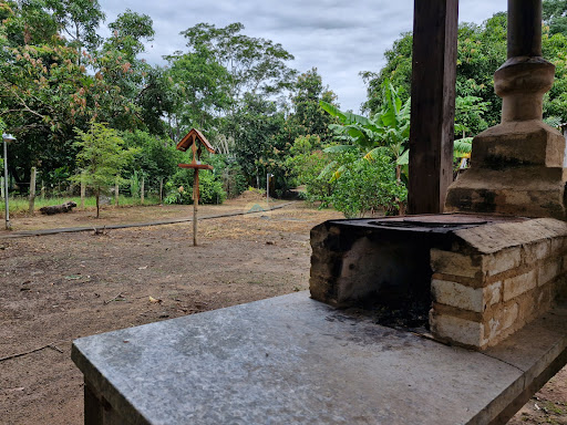 Rancho a venda na Beira do Rio Pardo