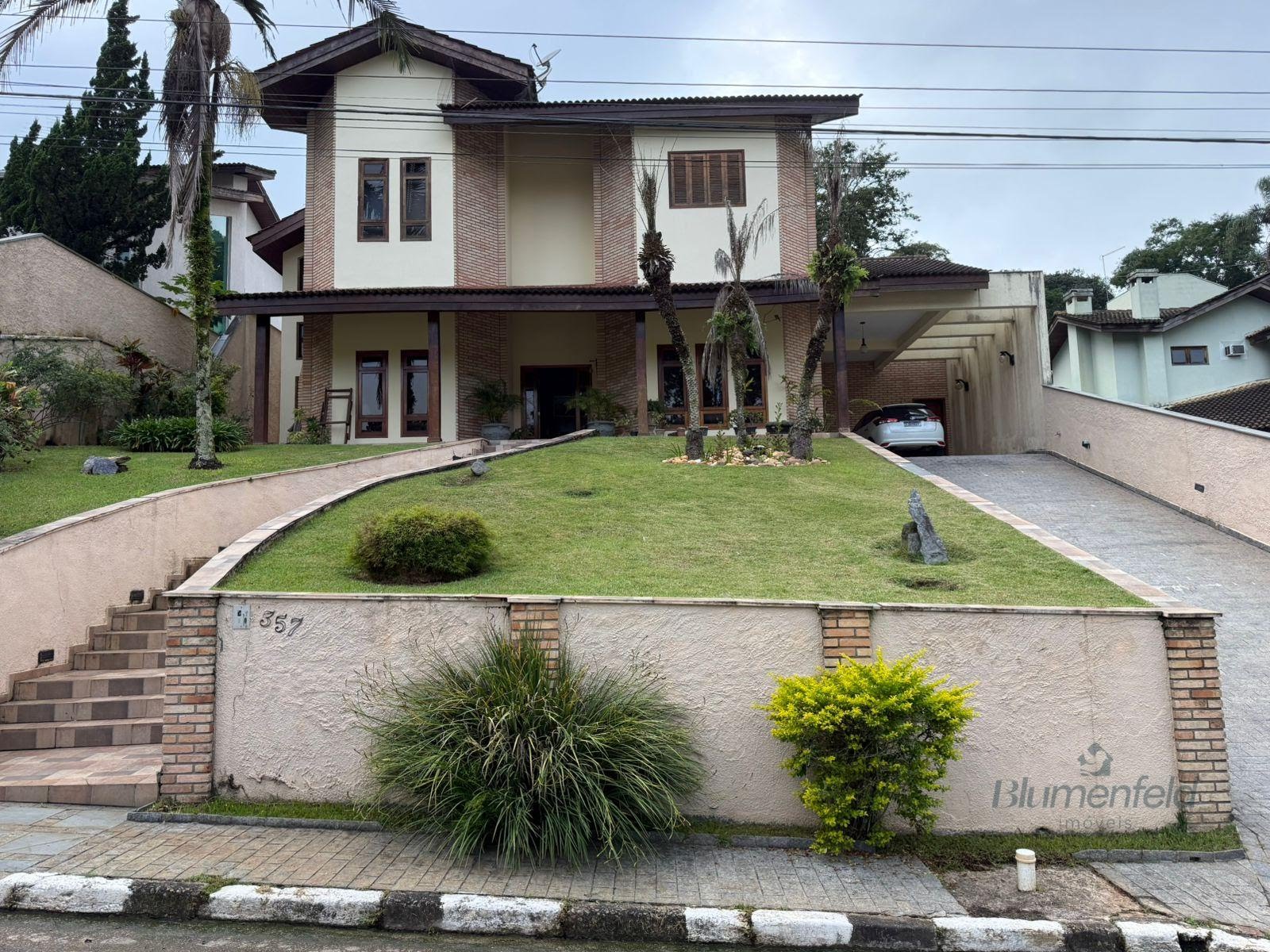 Casa à venda com 1 banheiro, 4 vagas e 369m² no Condominio Arujazinho I II III, Arujá — foto principal