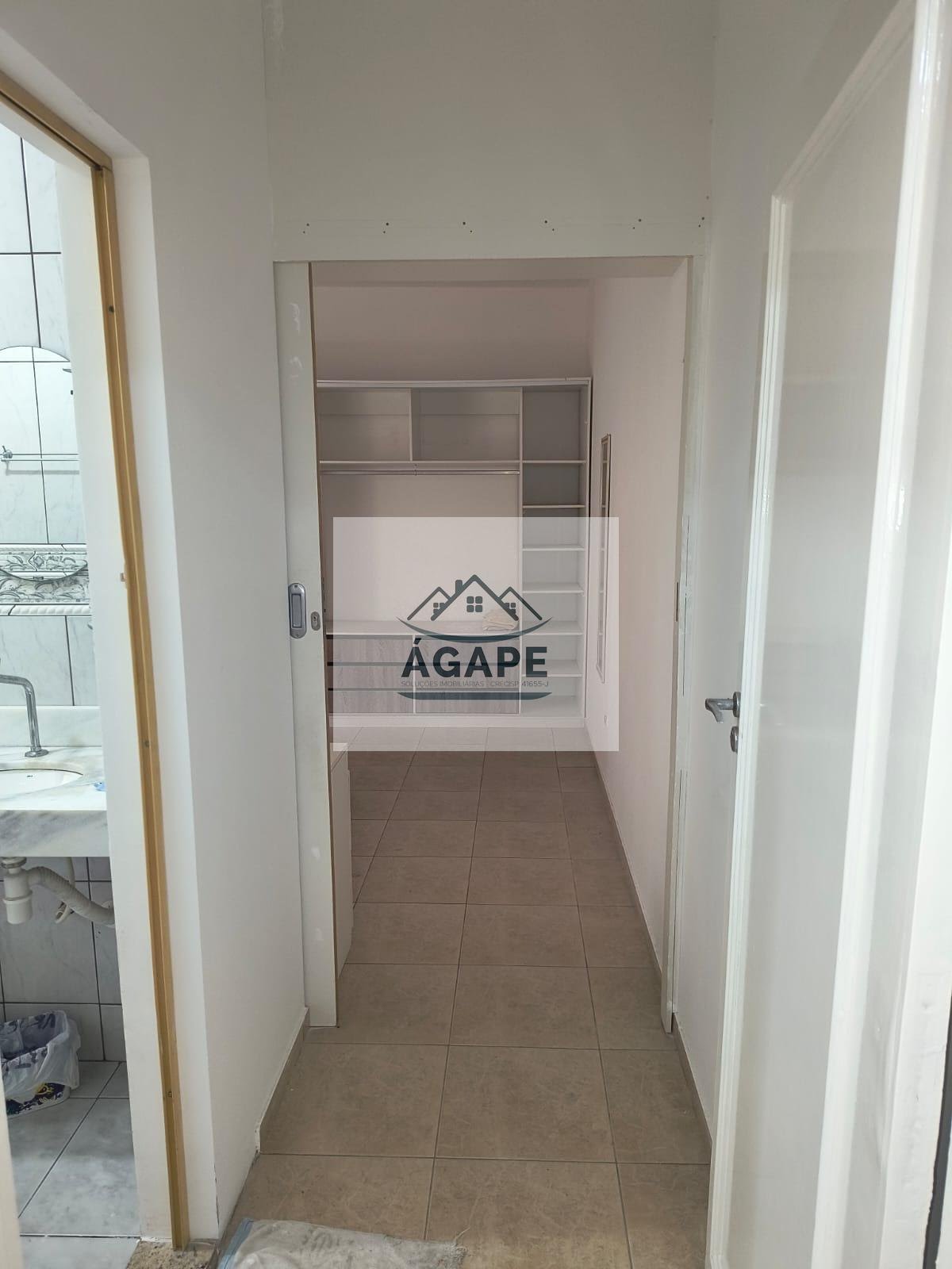 Casa à venda com 3 quartos, 1 suíte, 4 vagas e 250m² no Jardim Saint Moritz, Taboão da Serra (SP) — foto 26 de 30