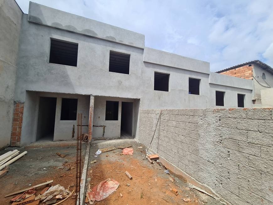 Casa à venda com 2 quartos, 1 banheiro, 2 vagas e 80m² no Mantiqueira, Belo Horizonte — foto principal