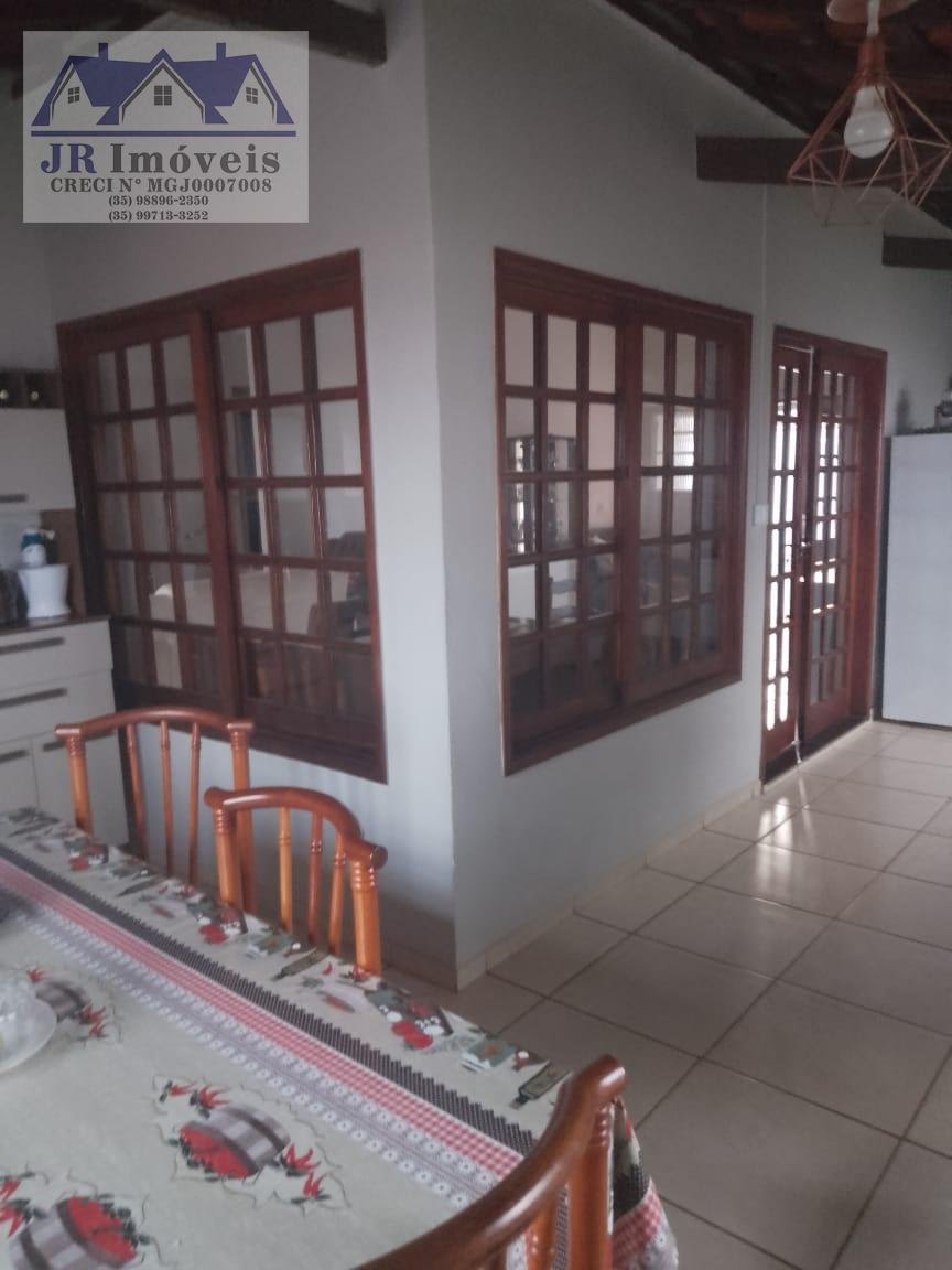 Casa à venda com 3 quartos, 1 suíte, 2 vagas e 300m² no Monte Castelo, Piranguçu (MG) — foto 2 de 25