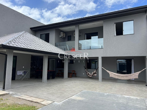 Sobrado à venda com 04 dormitórios no Riviera