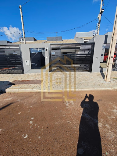Casa em Floresta, Cascavel: 2 Dormitórios e 1 Suíte