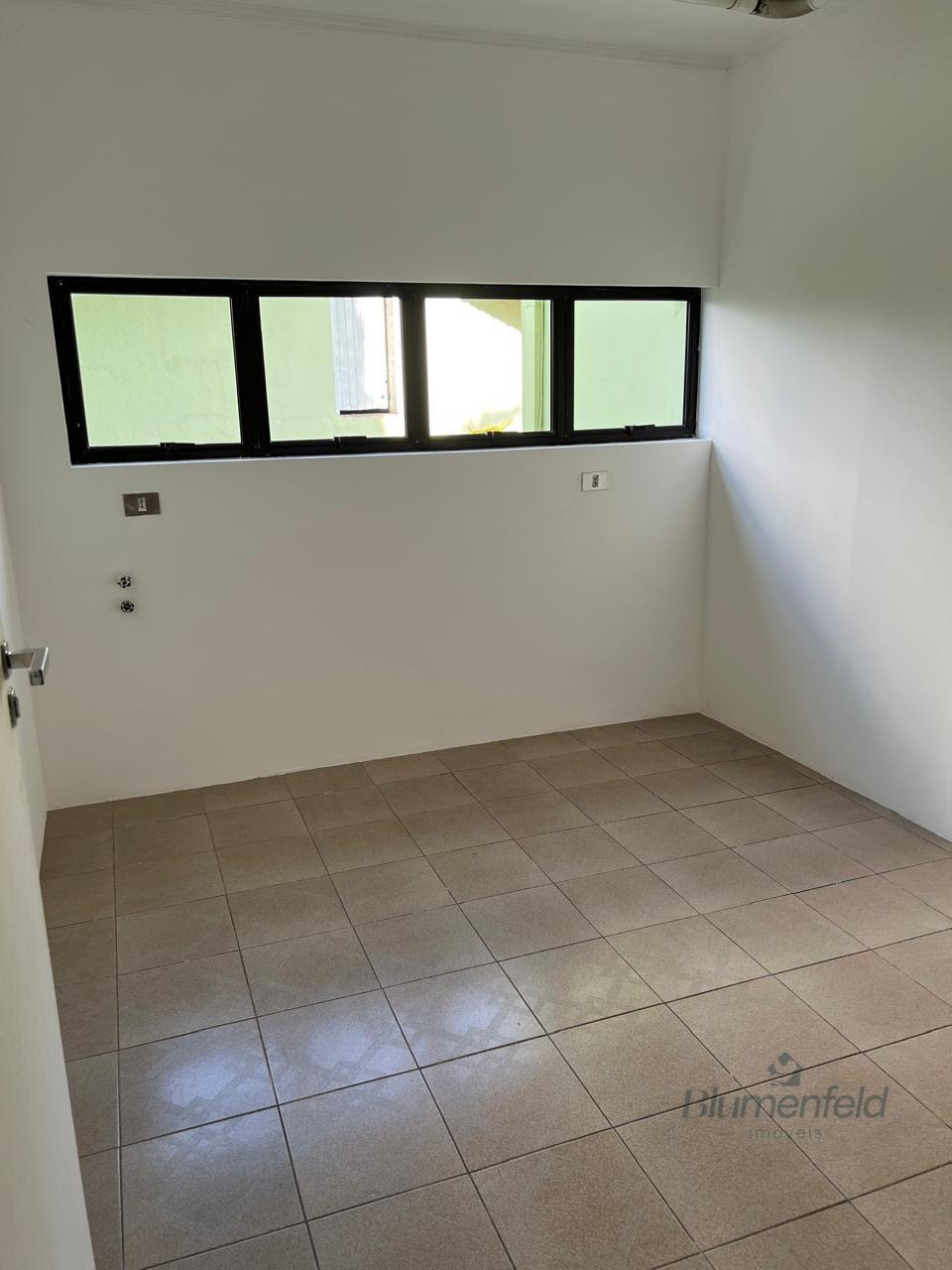 Comercial para alugar com 12m² no Jardim Angelo, Arujá — foto principal