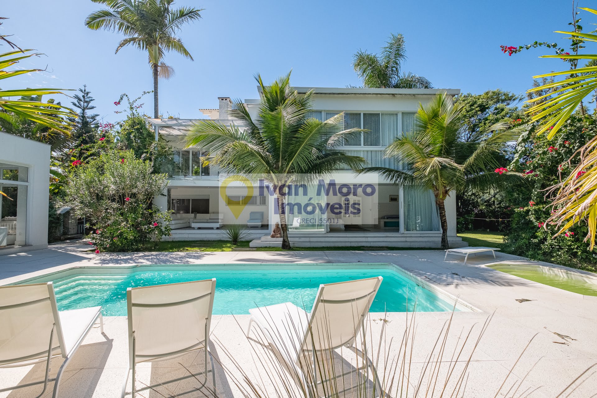 Casa à venda com 7 quartos, 10 banheiros, 3 vagas e 979m² no Praia Brava, Florianópolis — foto principal