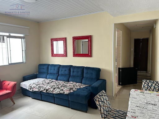 Sala com piso em porcelanato