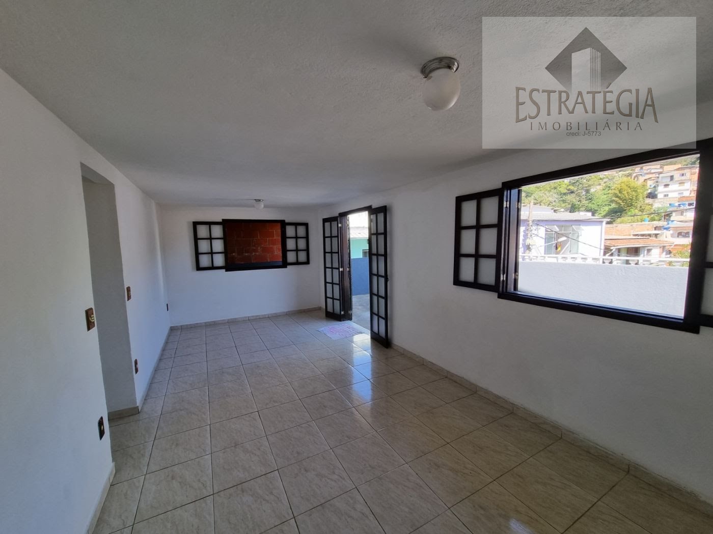 Casa à venda com 3 quartos, 1 banheiro, 1 vaga e 100m² no Castelanea, Petrópolis (RJ) — foto 4 de 11