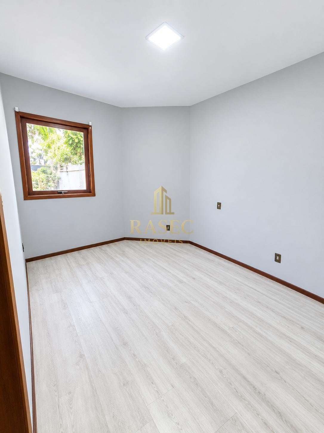 Casa para alugar com 5 quartos, 1 suíte, 2 vagas e 468m² no Centro I, Brusque (SC) — foto 14 de 16