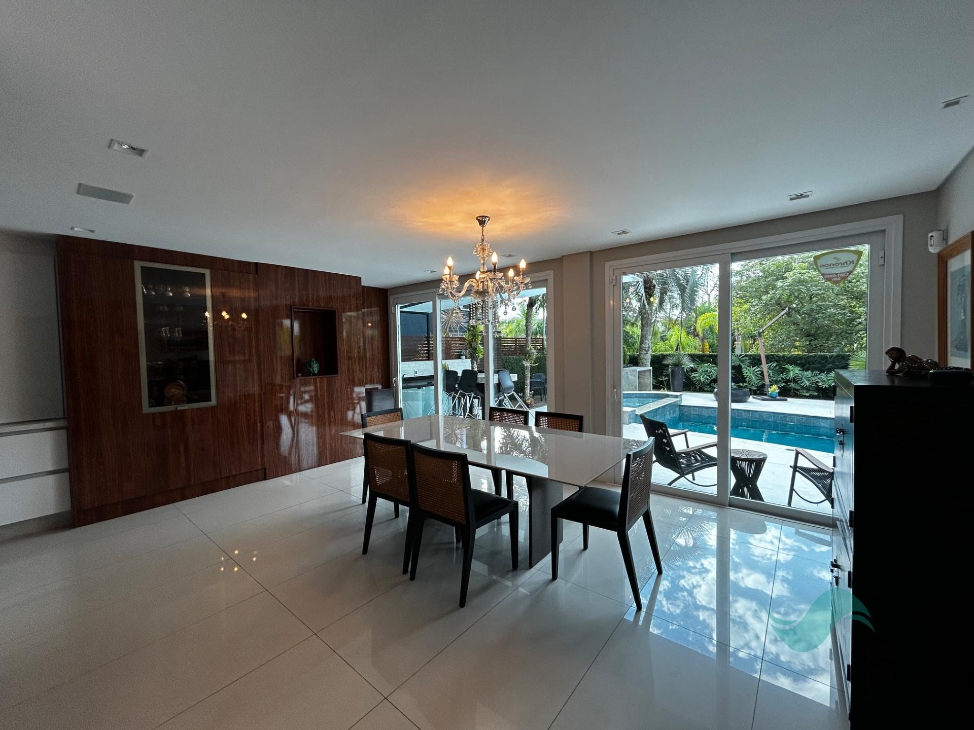 Casa à venda com 4 quartos, 4 suítes, 2 vagas e 540m² no Jurerê, Florianópolis (SC) — foto 7 de 19