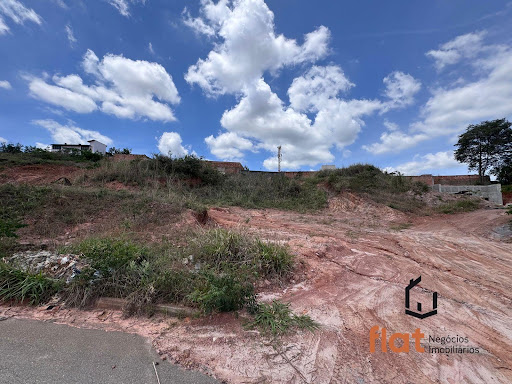 Terreno à Venda no bairro Jardim Castelo Branco, Pará de Minas – R$250 mil