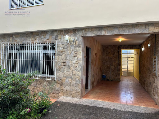Vista da garagem da casa
