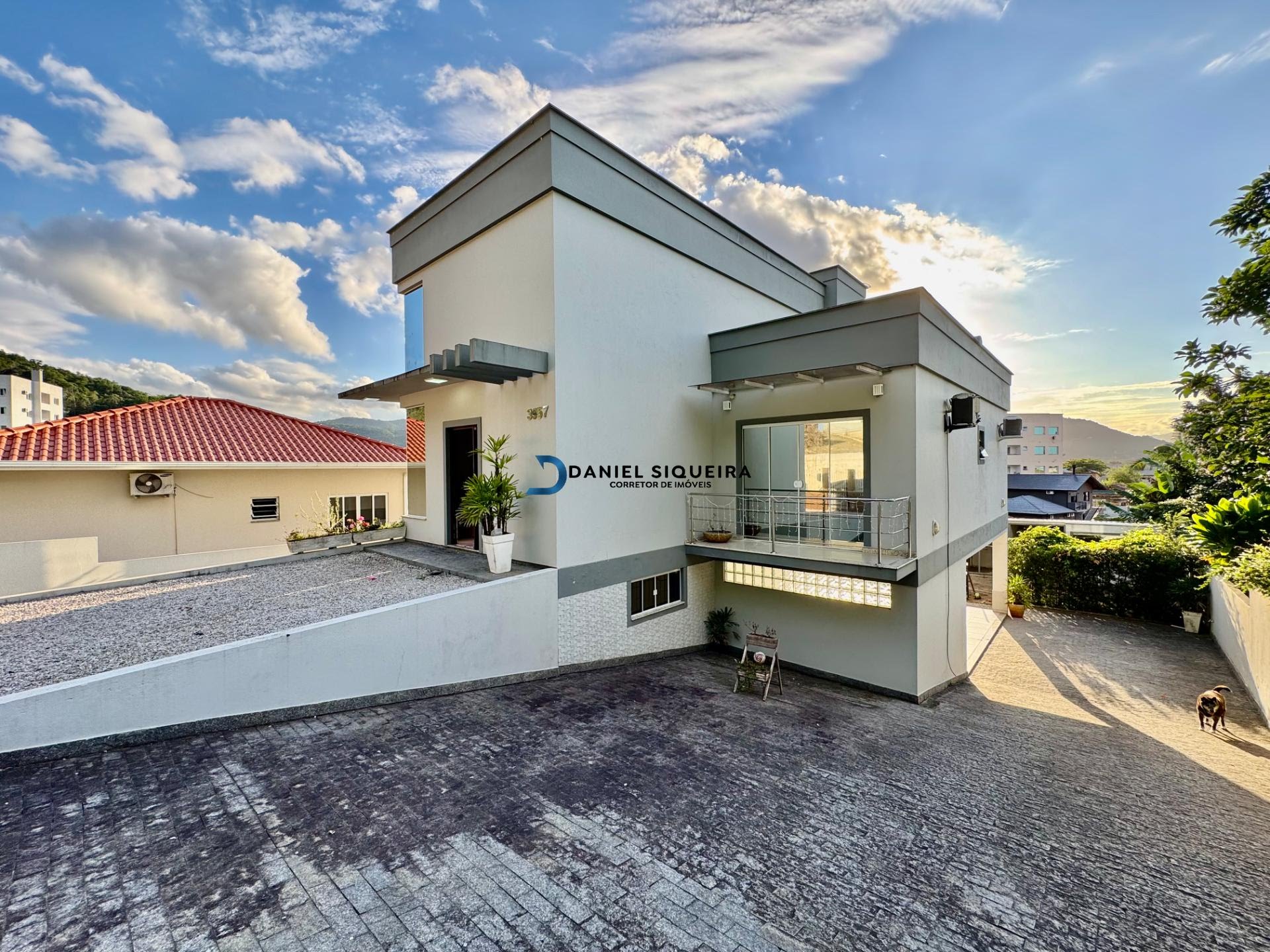 Casa à venda com 3 quartos, 3 banheiros, 6 vagas e 190m² no Fundos, Biguaçu — foto principal