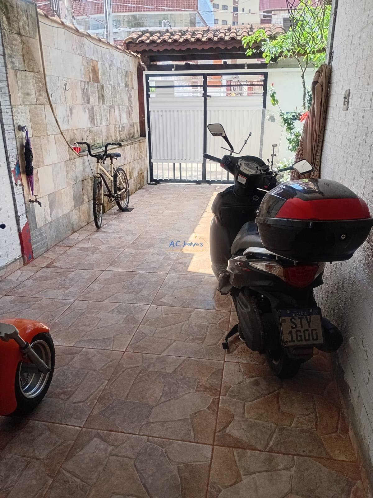 Casa à venda com 3 quartos, 1 suíte, 2 vagas e 107m² no Vila Tupi, Praia Grande (SP) — foto 16 de 24