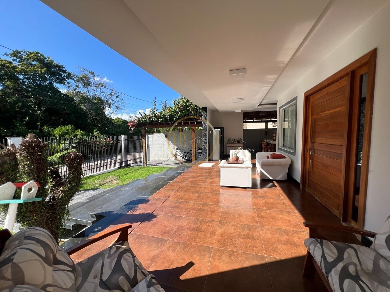 Casa à venda com 3 quartos, 4 banheiros, 5 vagas e 300m² no Orla Norte, Porto Seguro — foto principal