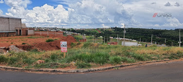 Terreno Comercial a Venda no Jardim Itália II - Umuarama por R$ 190.000. Excelente oportunidade de investimento. Confira agora!