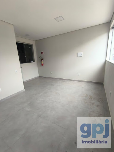 Galpão para Locação em Nova Serrana com 548m² e 2 Banheiros