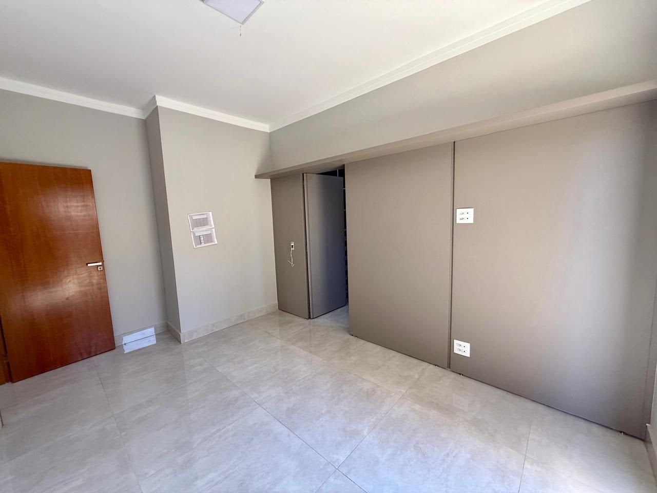 Casa à venda com 3 quartos, 3 suítes, 4 vagas e 160m² no Residencial Jatobá, Ribeirão Preto (SP) — foto 15 de 28