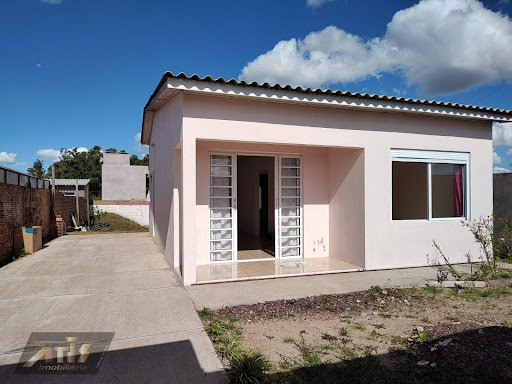 Frente da casa e entrada para carro