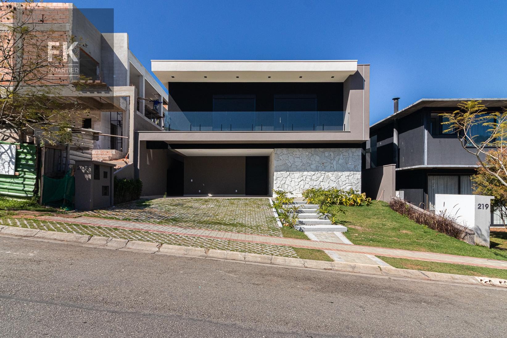Casa à venda com 4 quartos, 7 banheiros e 334m² no Alphaville, Santana de Parnaíba — foto principal