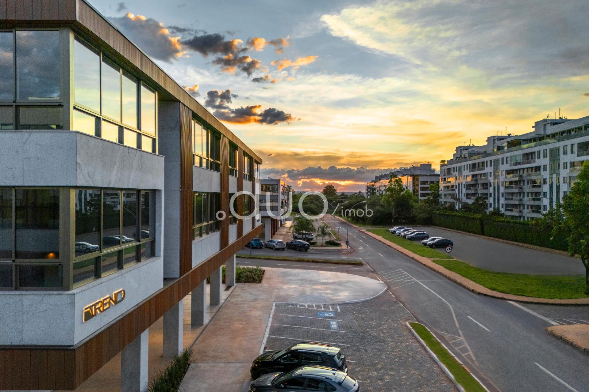 TREND - Fachada e vista por do sol