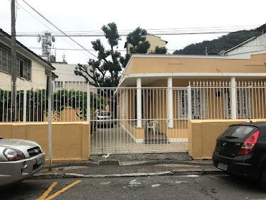 Casa Térrea Ampla à Venda no Centro de Angra dos Reis 