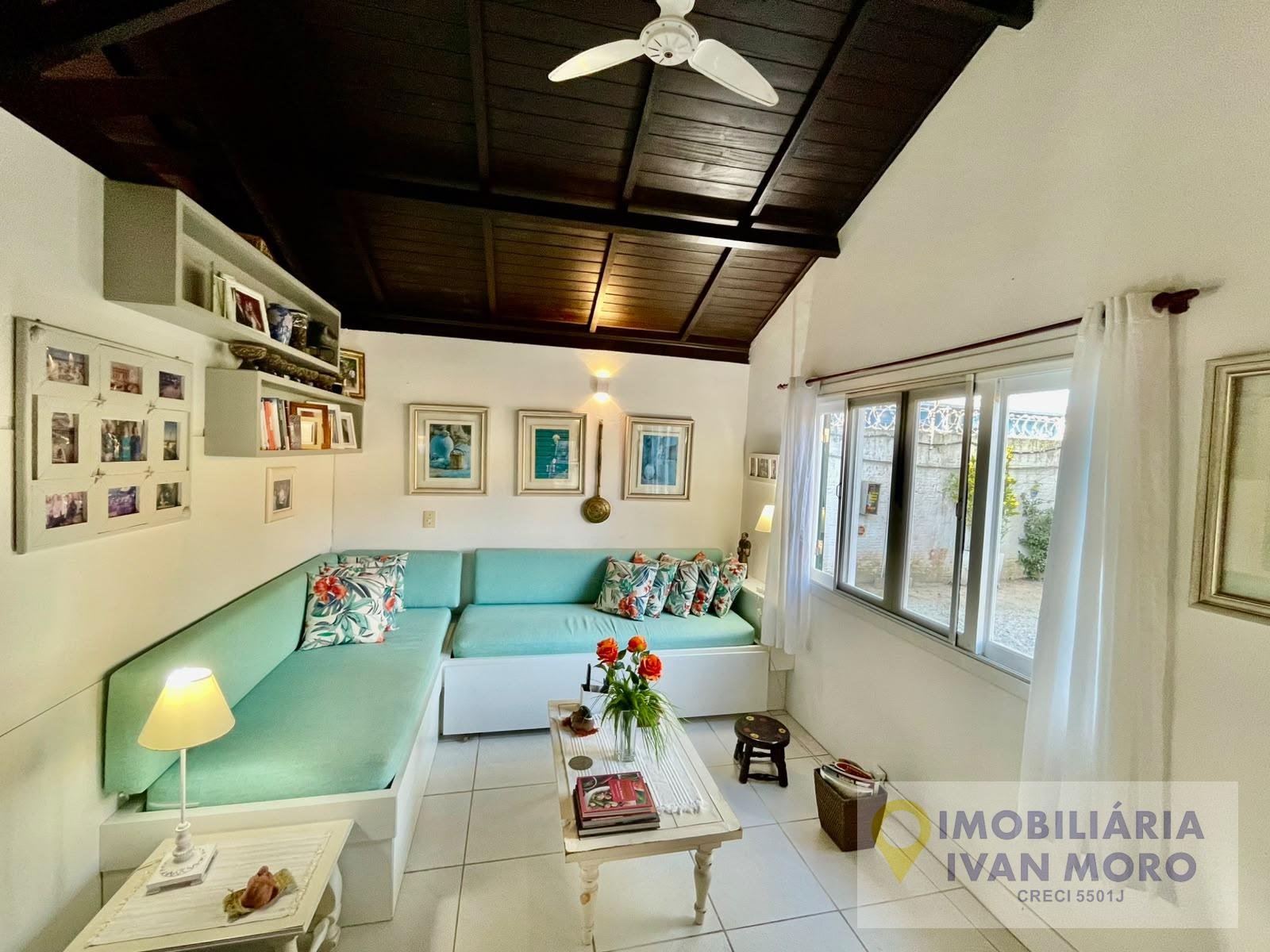 Casa à venda com 1 quarto, 1 banheiro, 1 vaga e 54m² no Ponta das Canas, Florianópolis — foto principal